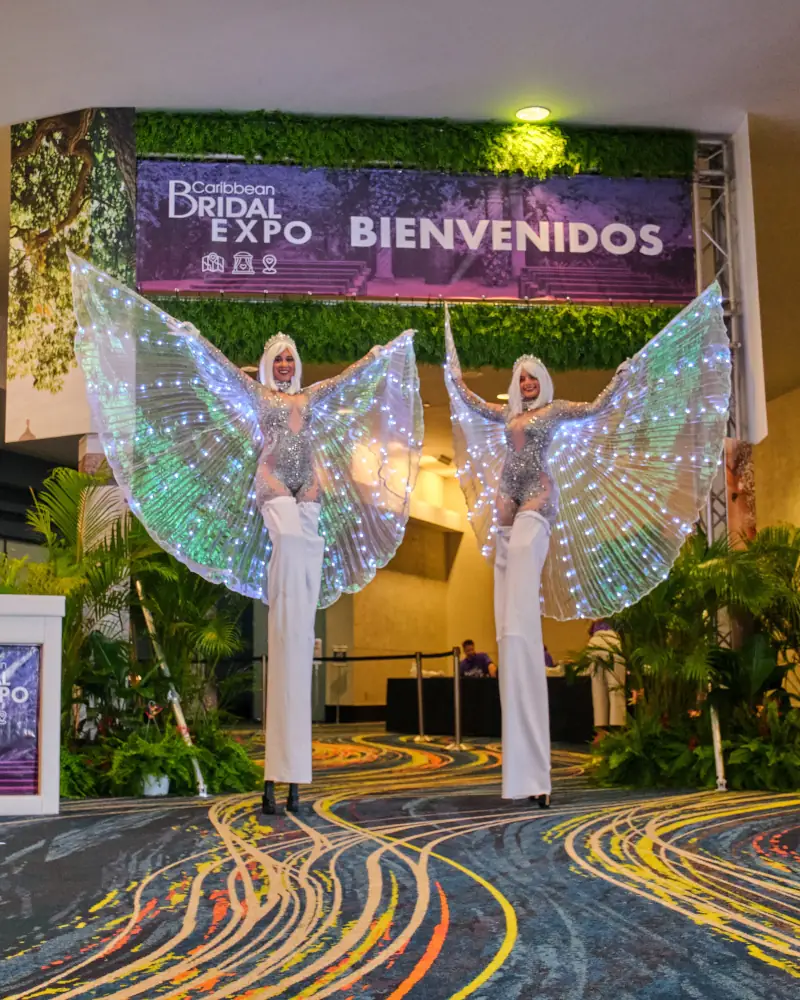 Personas participando en el Caribbean Bridal Expo